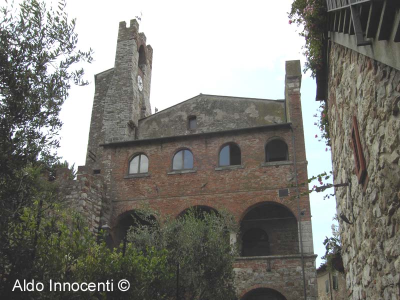 ALTRA IMMAGINE DEL PALAZZO COMUNALE DI SUVERETO